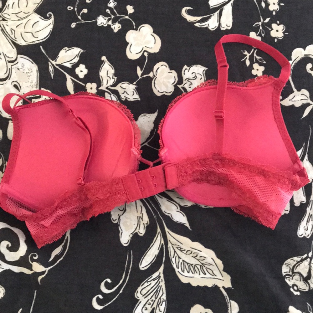 Red bra - Picture 2 of 2